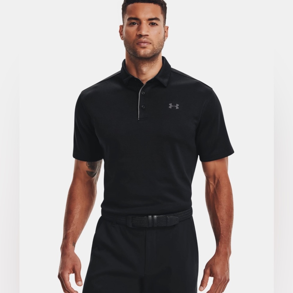 Under Armour Men's Polo Hear Gear Size LG
Loose Fit